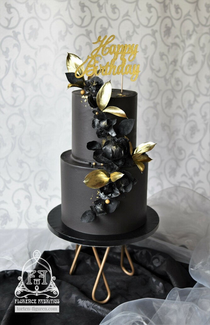 Geburtstagstorte mit handgemachten Esspapier-Blumen in schwarz und gold